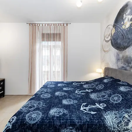 Pensión & Kolovare 3,