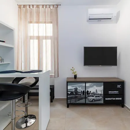 Pensión & Kolovare 3, 3*