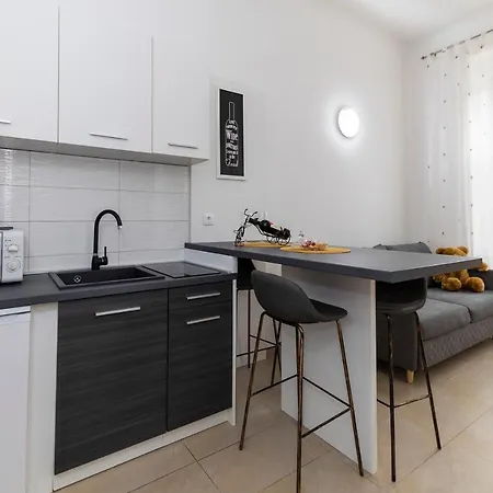 & Kolovare 3, Πανσιόν 3*