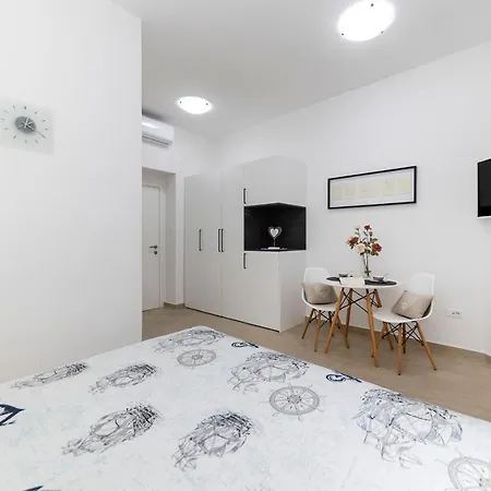 & Kolovare 3, Πανσιόν 3*