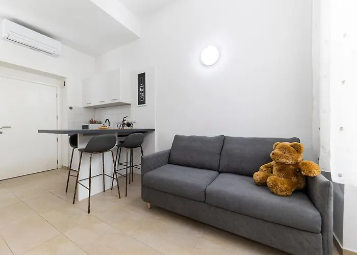 Guest house & Kolovare 3, 3*