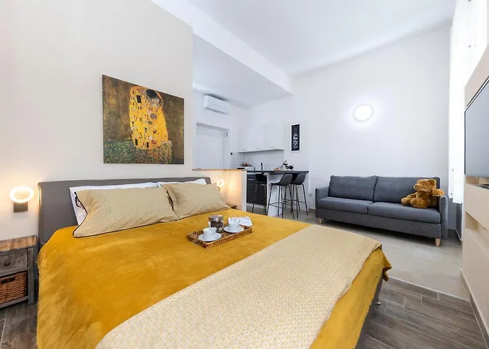 & Kolovare 3, Konukevi Zadar