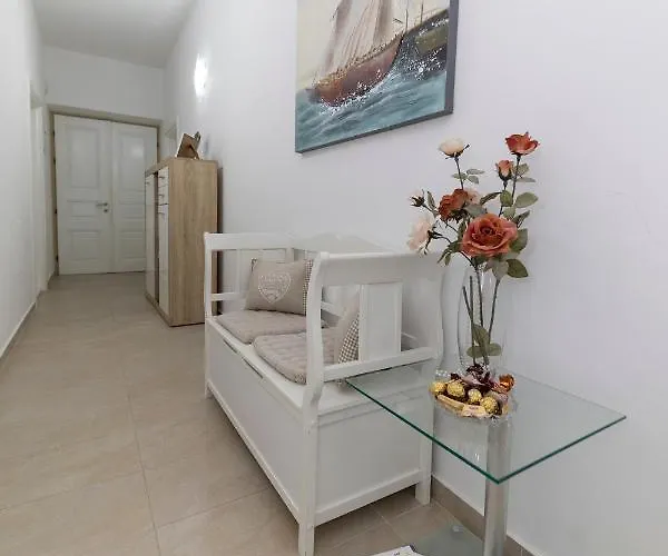 & Kolovare 3, Konukevi Zadar