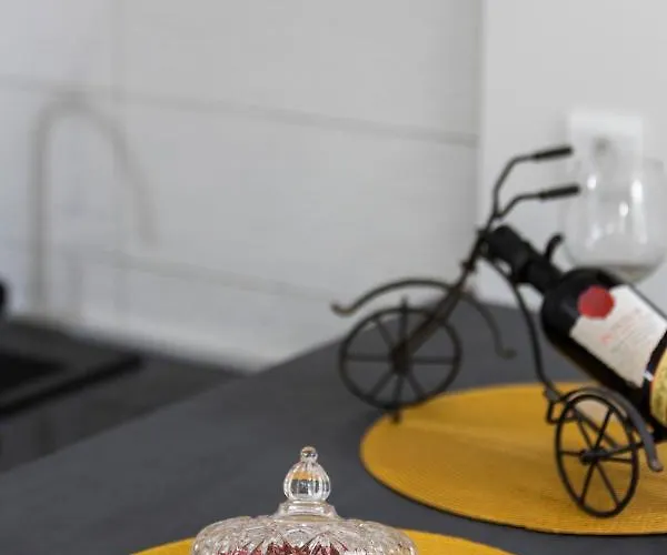 & Kolovare 3, Konukevi Zadar