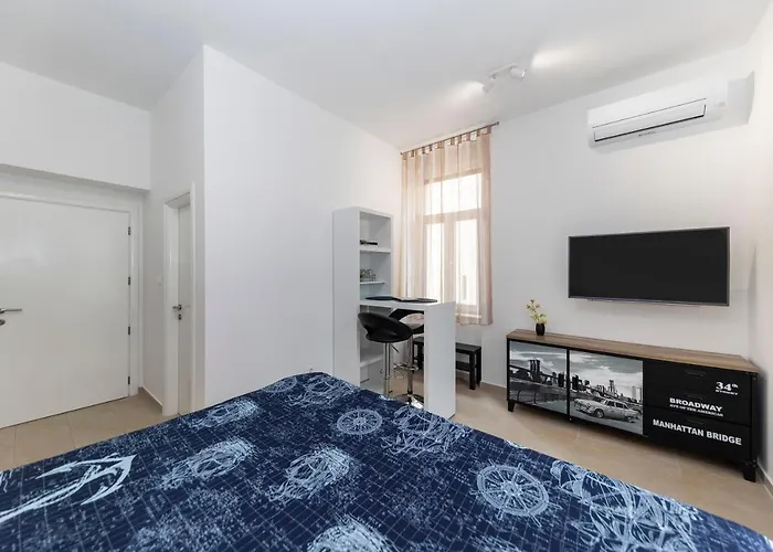 Guest house & Kolovare 3,